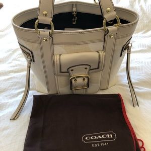Beautiful like new ladies Coach purse